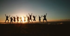 découvrez l'importance du team building pour renforcer la cohésion et l'esprit d'équipe au sein de votre entreprise. explorez des activités innovantes qui favorisent la collaboration, la communication et l'engagement des employés, tout en améliorant la dynamique de groupe.