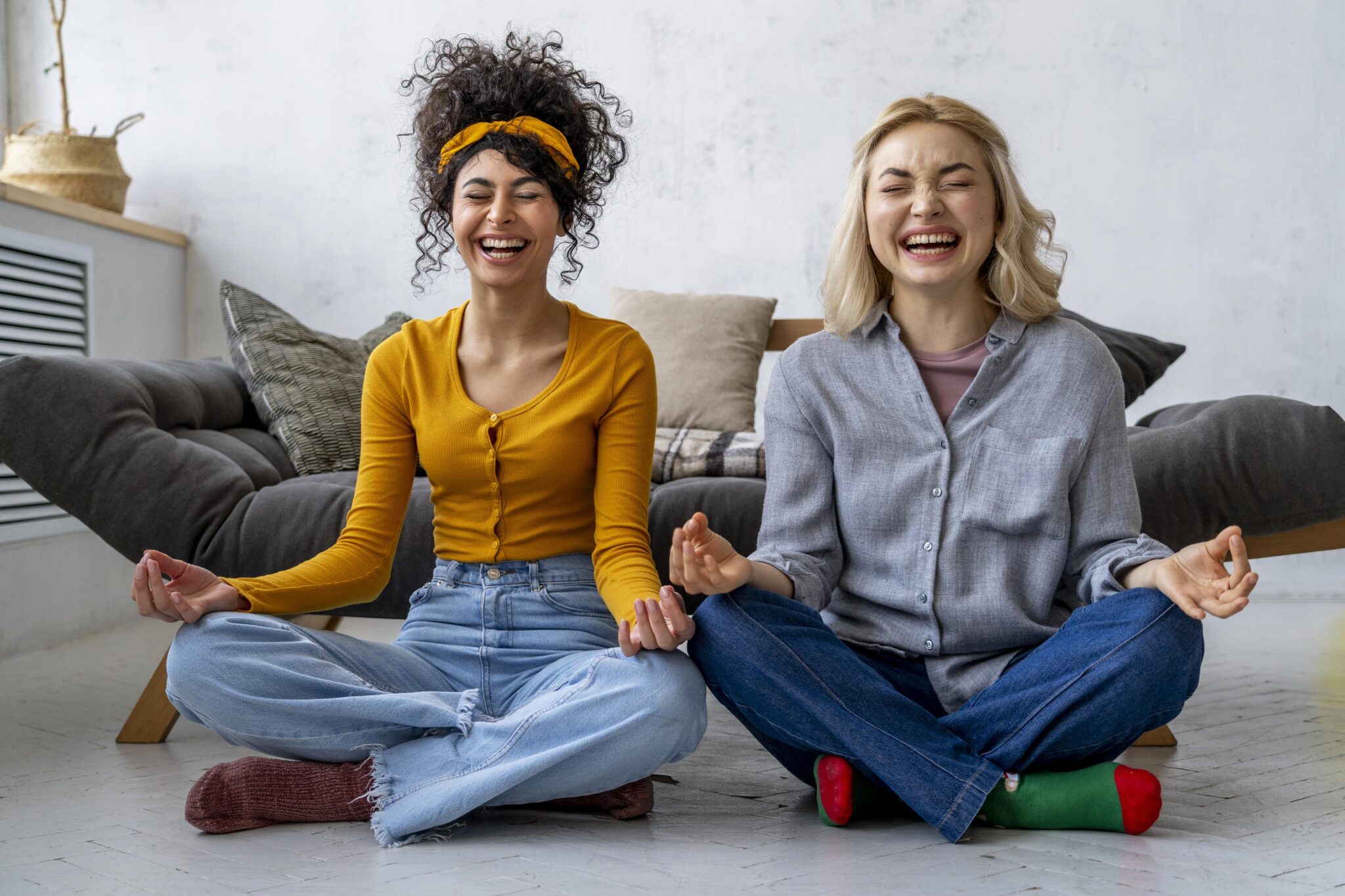On a testé pour vous une séance de yoga du rire en équipe